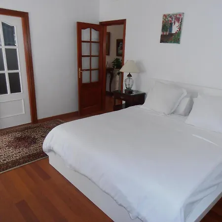 Semesterbostad Nena House *