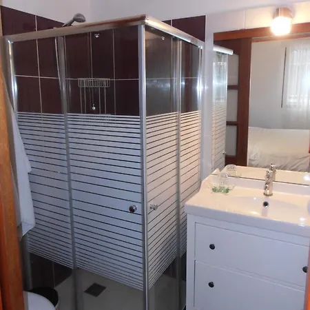 Semesterbostad Nena House *